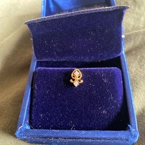 Stamped 18k Gold Diamond Encrusted Nose Stud .06